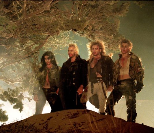 Jóvenes ocultos (1987) – Trailer (VOSE)