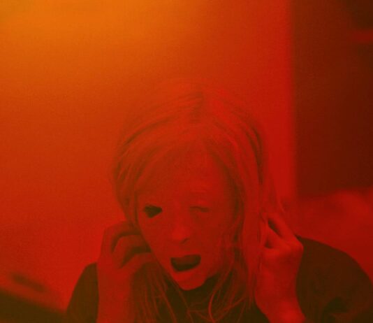 ‘Possessor uncut’ – Trailer 1 (VO)