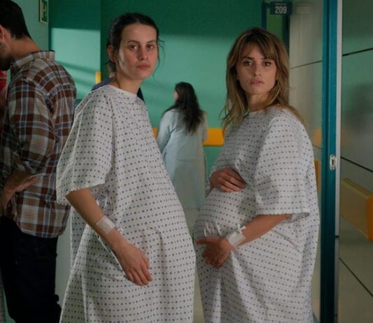 ‘Madres paralelas’ – Trailer final