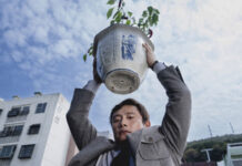 ‘No hay otra opción’ – Trailer (VOSE)