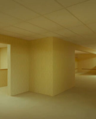 ‘Backrooms’ – Teaser trailer (VOSE)
